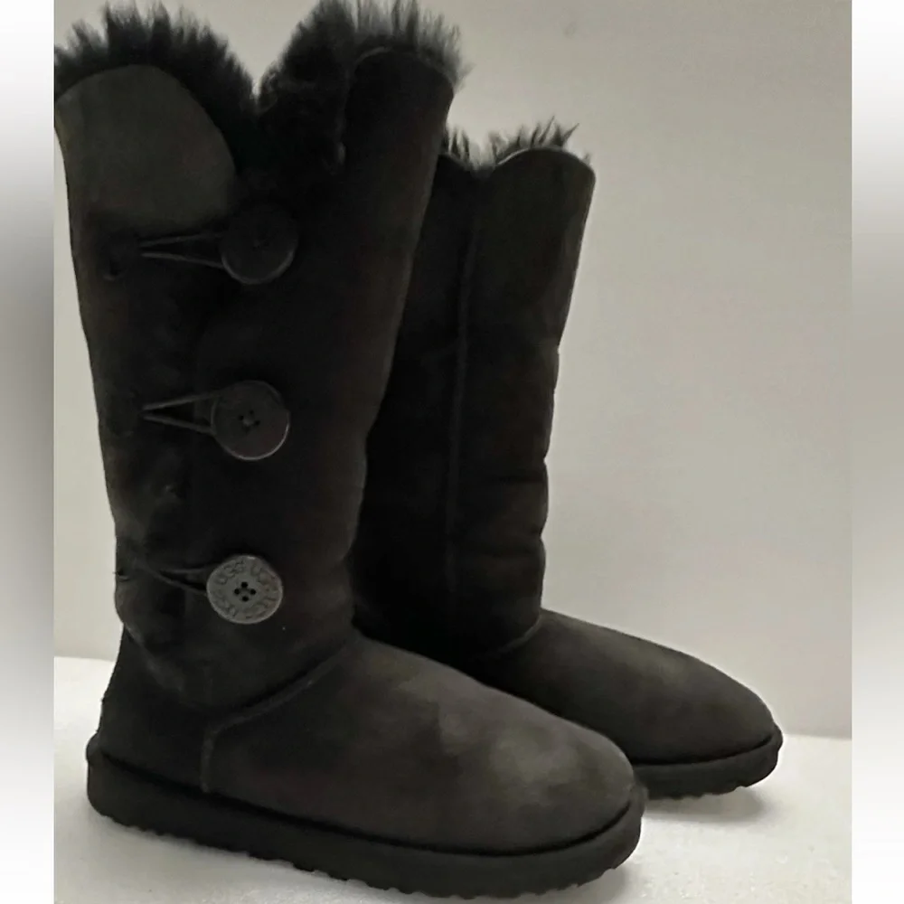 UGG Boots Women SIZE 7 Bailey Button Triplet II Shearling Black Leather CLEAN!!